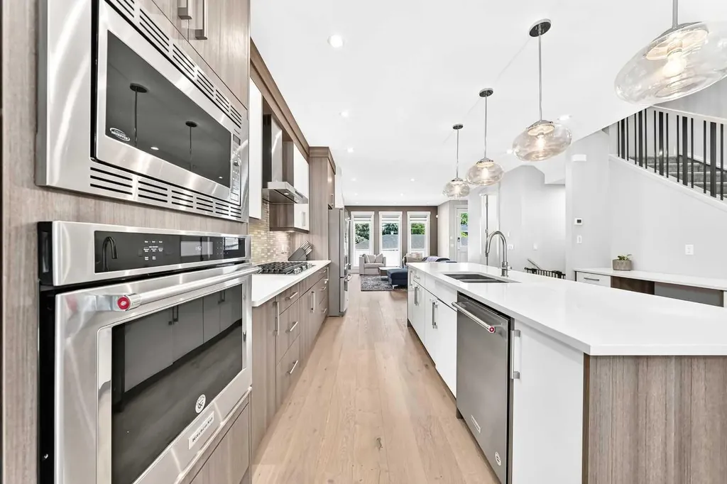 218 26 Avenue NW Calgary AB T2M 2C9