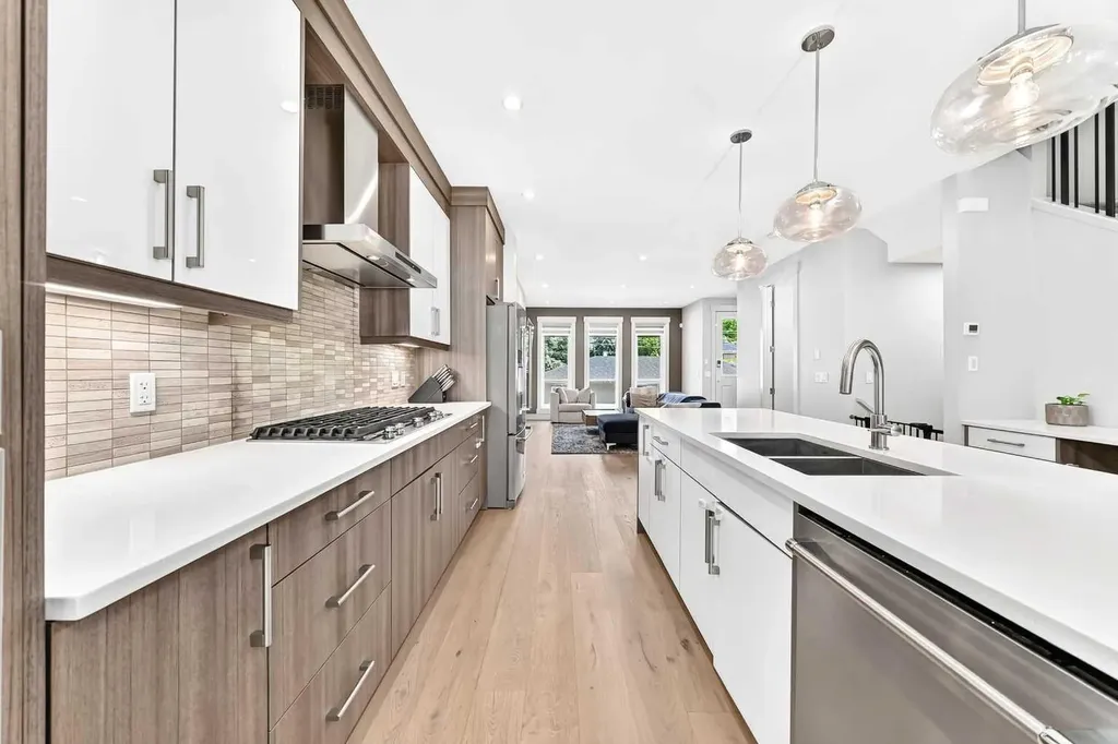 218 26 Avenue NW Calgary AB T2M 2C9