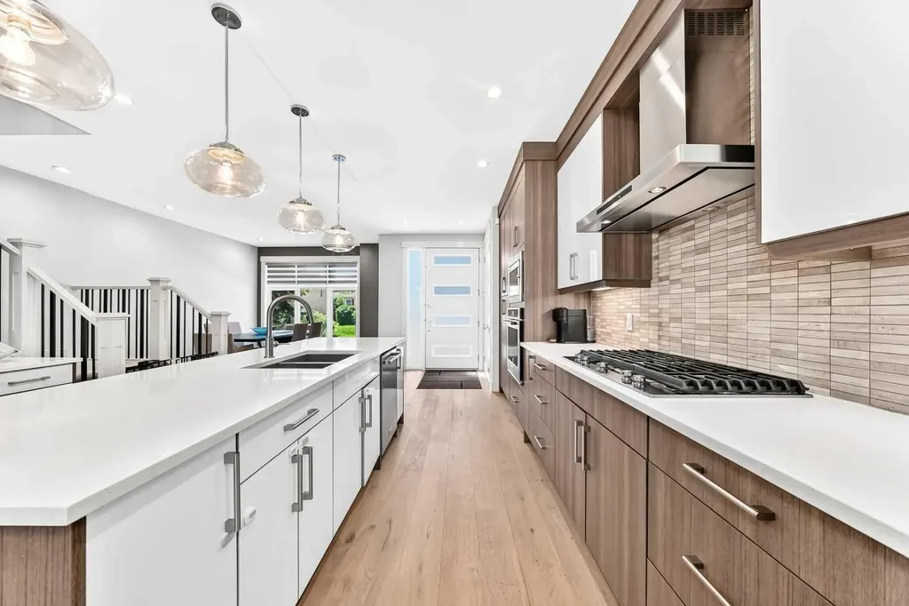 218 26 Avenue NW Calgary AB T2M 2C9