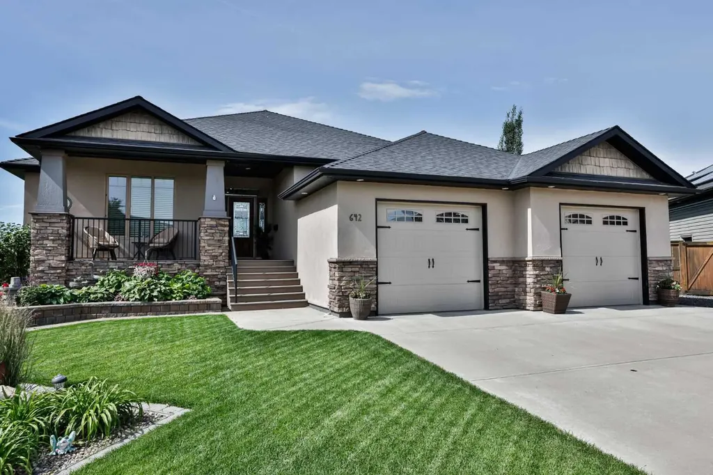 642 Canyonview Landing W Lethbridge AB T1K 5R9