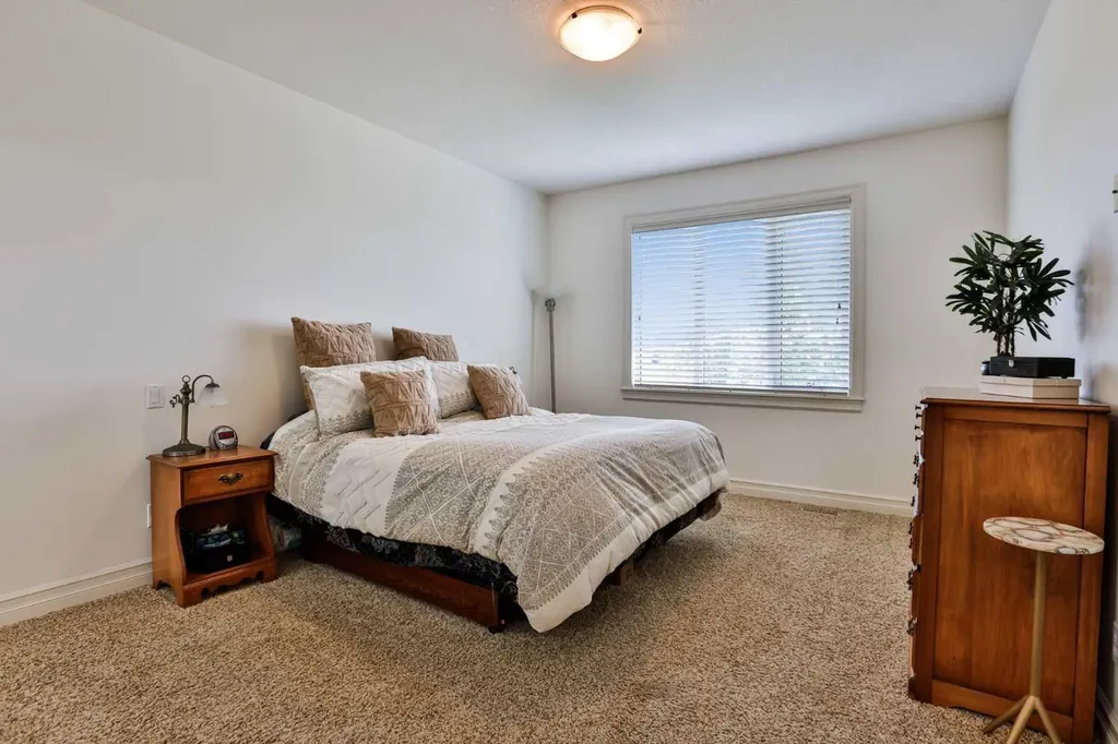 642 Canyonview Landing W Lethbridge AB T1K 5R9