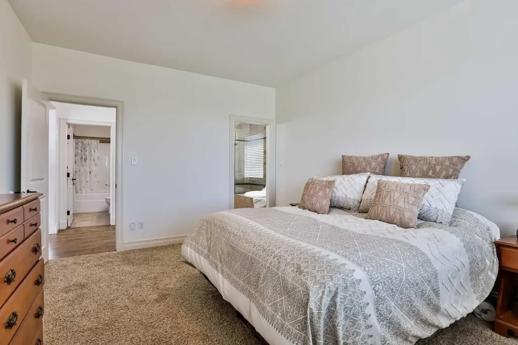 642 Canyonview Landing W Lethbridge AB T1K 5R9