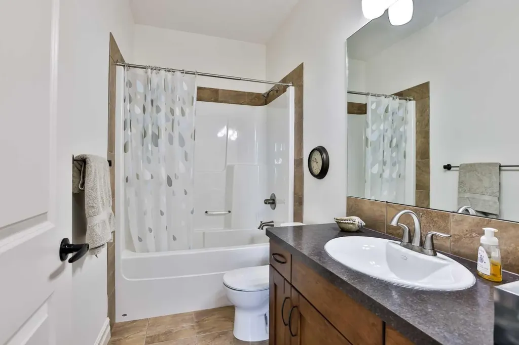 642 Canyonview Landing W Lethbridge AB T1K 5R9