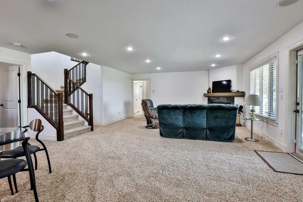 642 Canyonview Landing W Lethbridge AB T1K 5R9