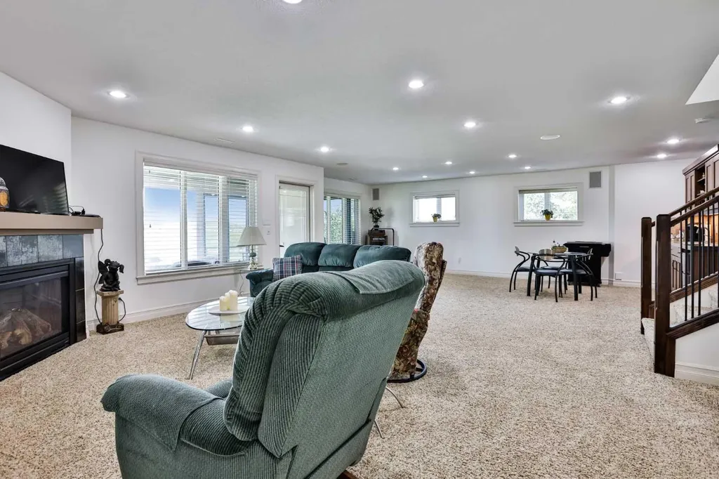 642 Canyonview Landing W Lethbridge AB T1K 5R9