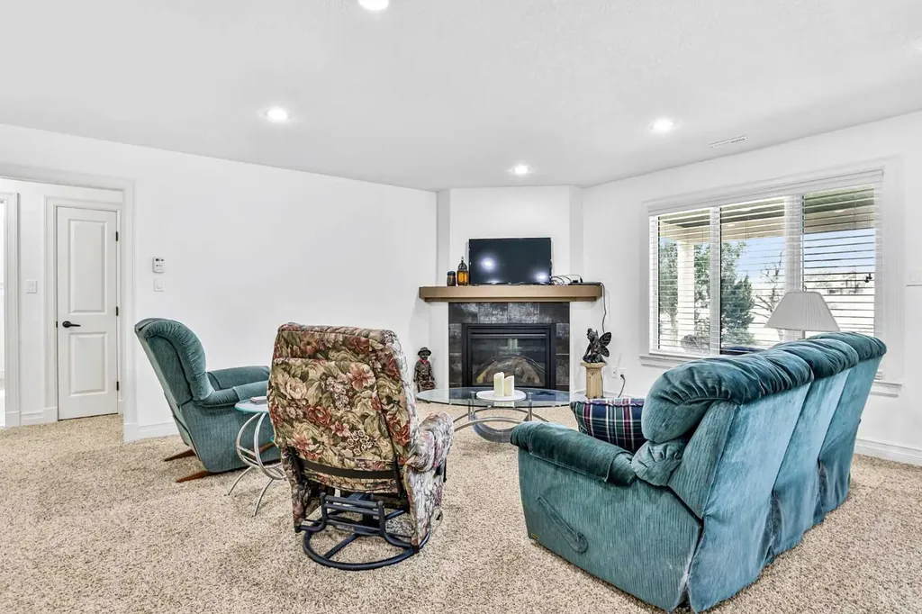 642 Canyonview Landing W Lethbridge AB T1K 5R9