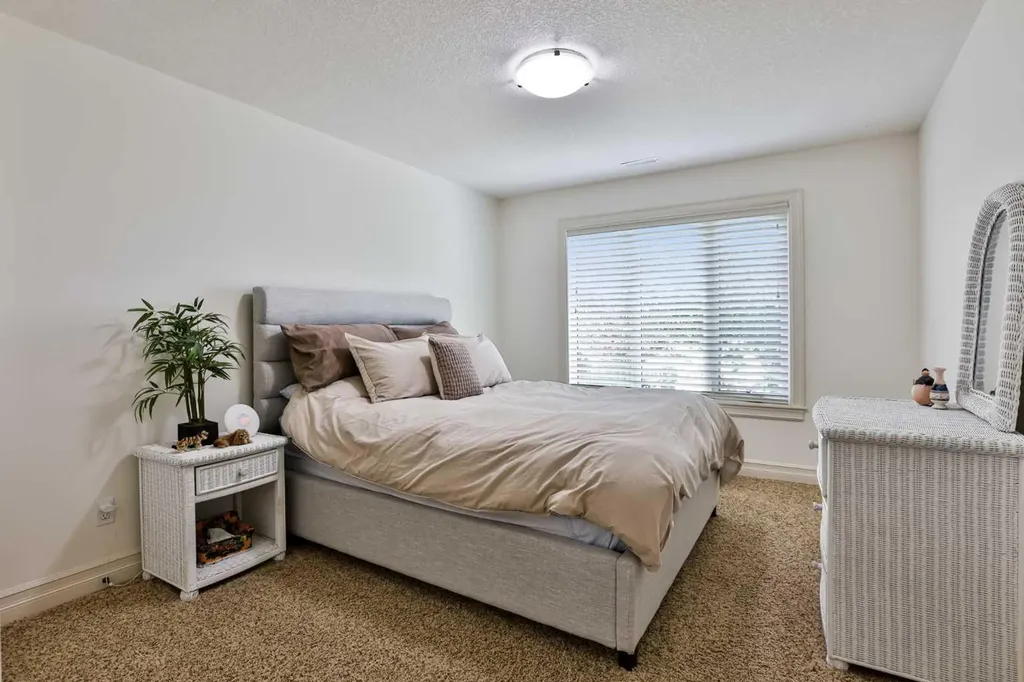 642 Canyonview Landing W Lethbridge AB T1K 5R9