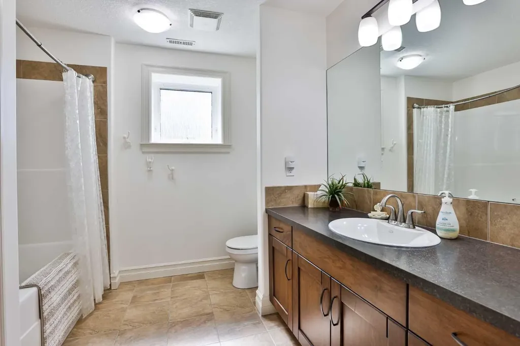642 Canyonview Landing W Lethbridge AB T1K 5R9