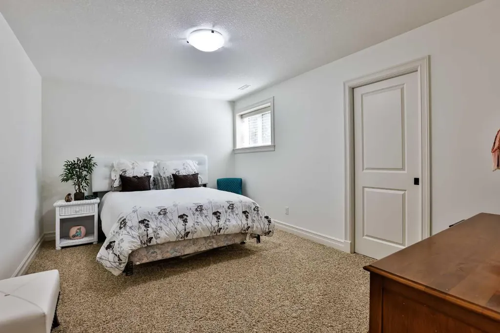 642 Canyonview Landing W Lethbridge AB T1K 5R9