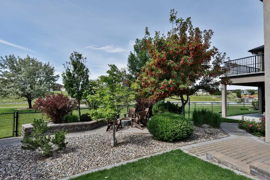 642 Canyonview Landing W Lethbridge AB T1K 5R9