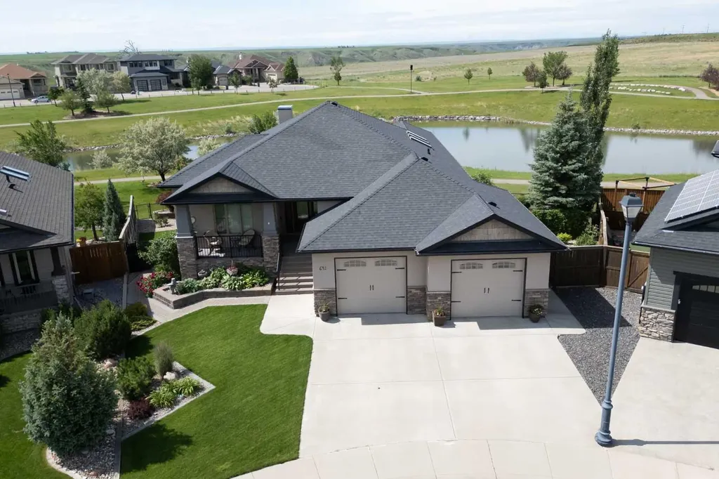 642 Canyonview Landing W Lethbridge AB T1K 5R9
