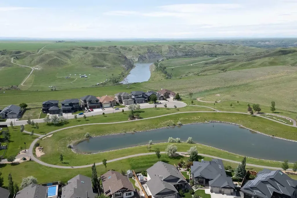642 Canyonview Landing W Lethbridge AB T1K 5R9
