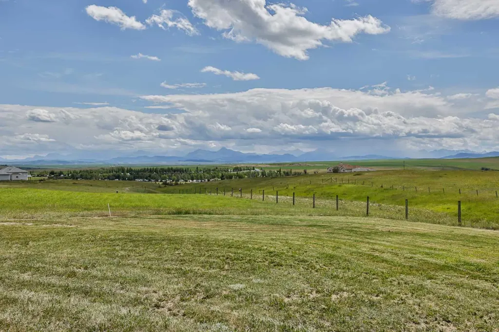 5 Walking Plow Estates Cowley AB T0K 0P0