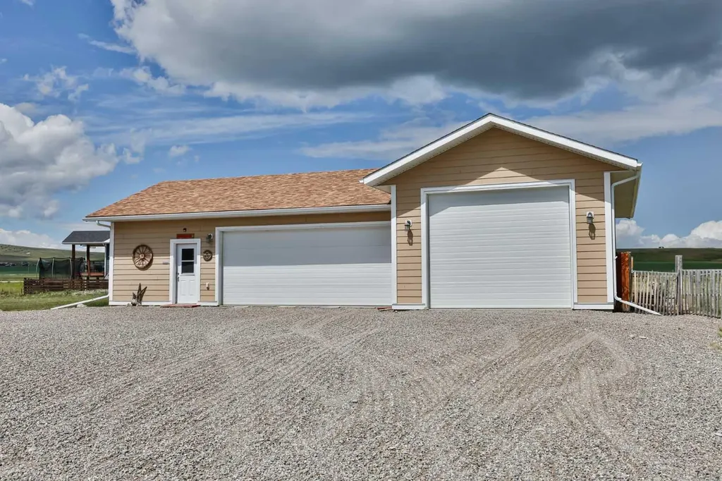 5 Walking Plow Estates Cowley AB T0K 0P0
