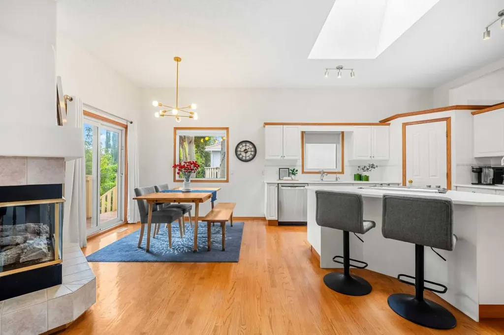 125 Woodpark Close SW Calgary AB T2W 6H1