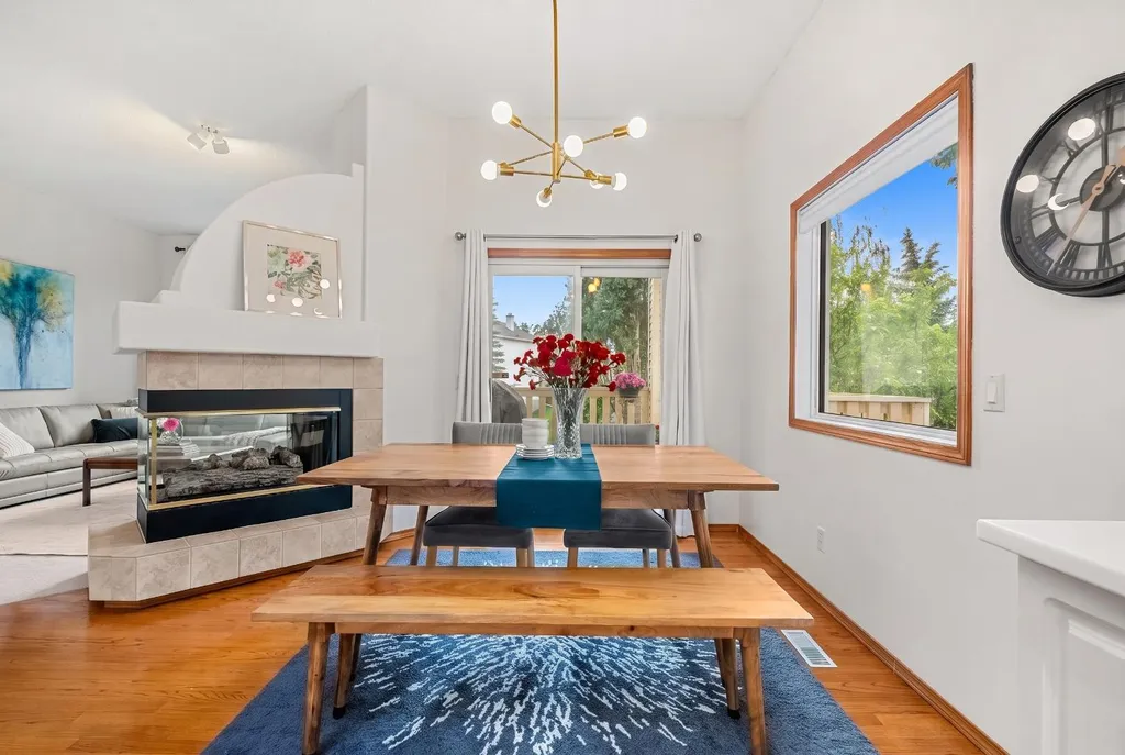 125 Woodpark Close SW Calgary AB T2W 6H1