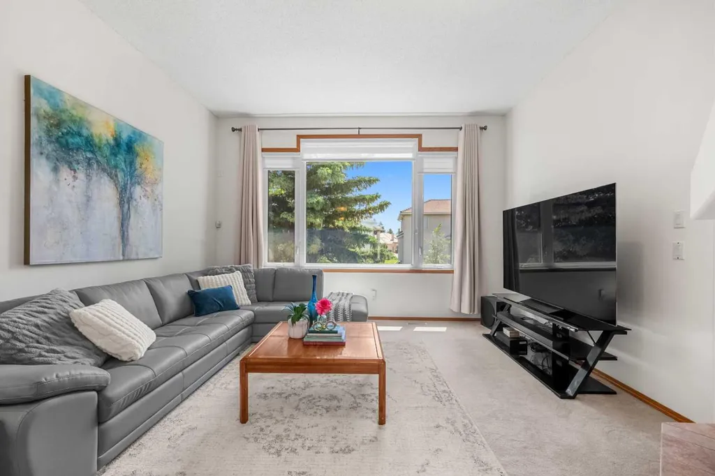 125 Woodpark Close SW Calgary AB T2W 6H1