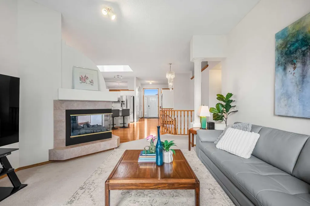 125 Woodpark Close SW Calgary AB T2W 6H1