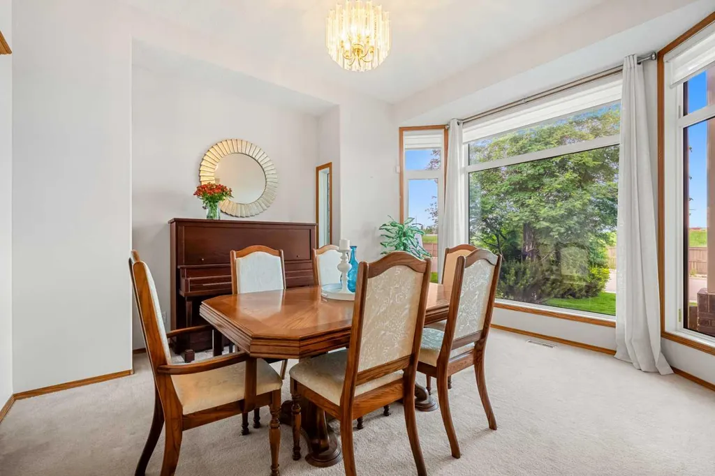 125 Woodpark Close SW Calgary AB T2W 6H1