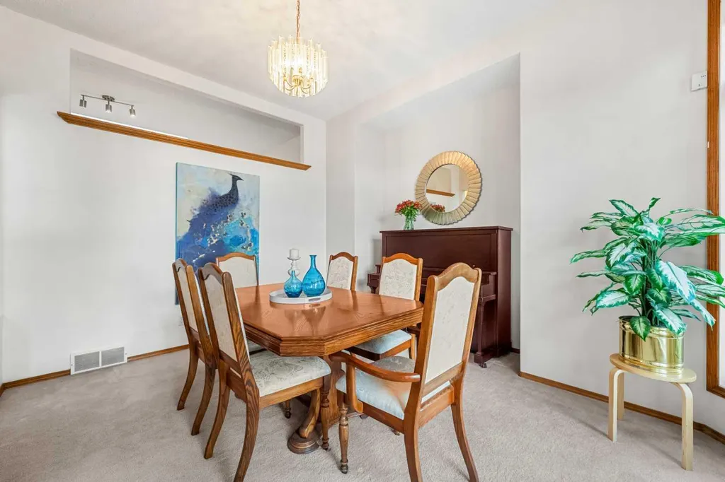 125 Woodpark Close SW Calgary AB T2W 6H1