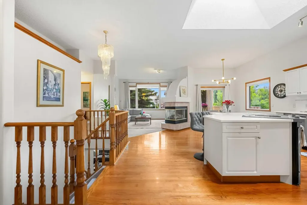 125 Woodpark Close SW Calgary AB T2W 6H1