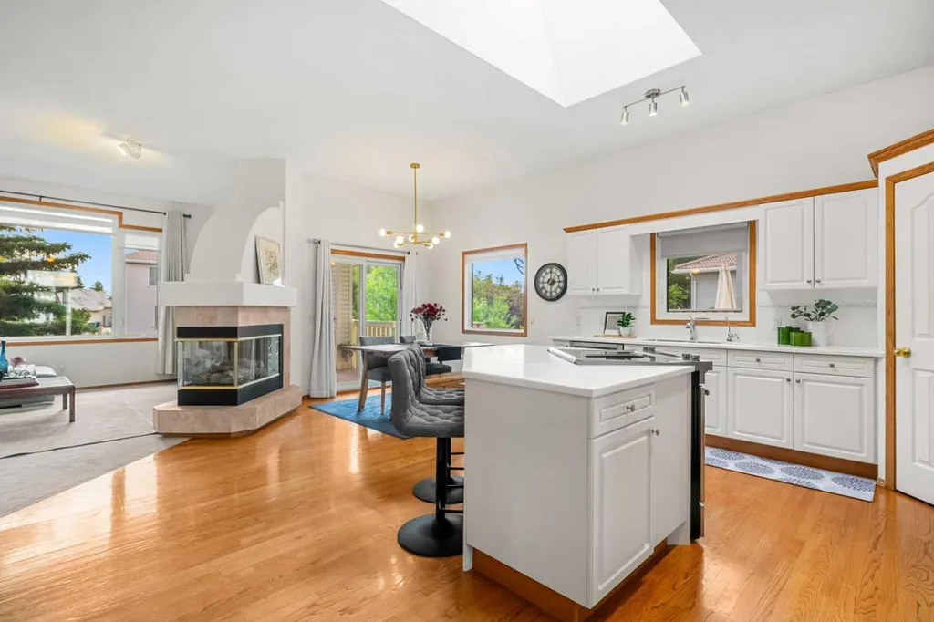 125 Woodpark Close SW Calgary AB T2W 6H1