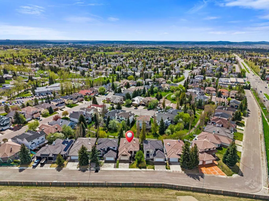 125 Woodpark Close SW Calgary AB T2W 6H1