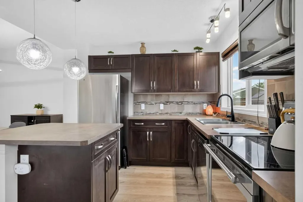 60 Auburn Bay Boulevard SE Calgary AB T3M 0V7
