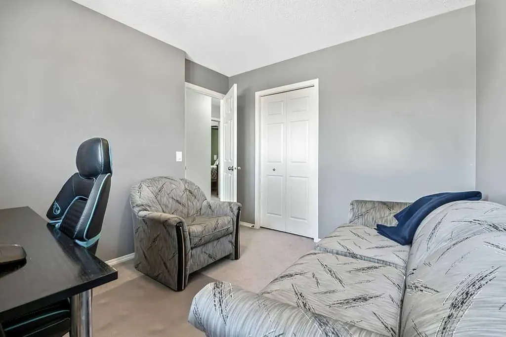 113 Harvest Oak Rise NE Calgary AB T3K 4T9