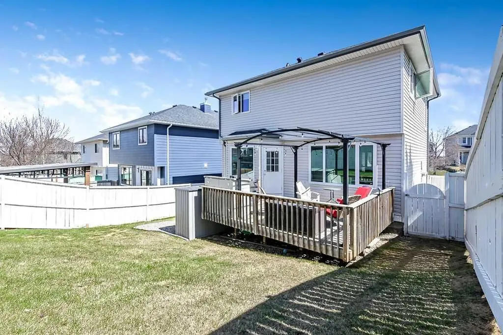 113 Harvest Oak Rise NE Calgary AB T3K 4T9