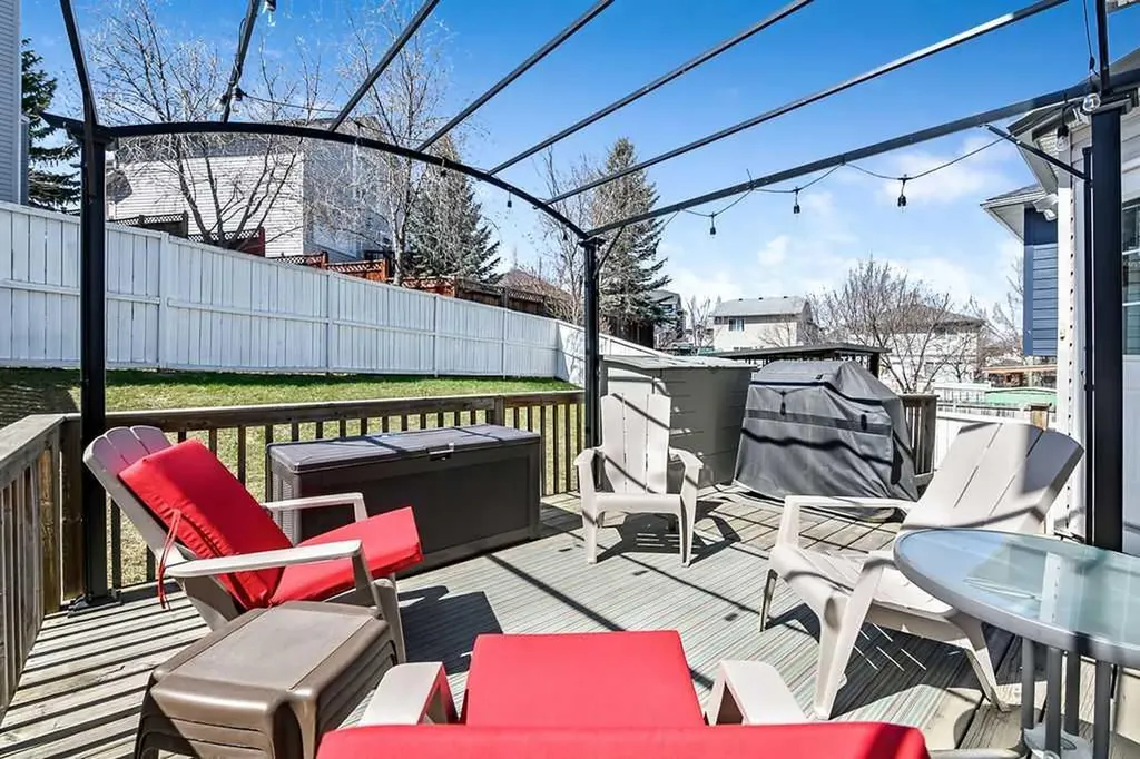 113 Harvest Oak Rise NE Calgary AB T3K 4T9