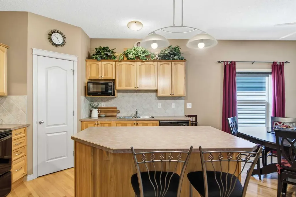 925 Imperial Drive Diamond Valley AB T0L2A0