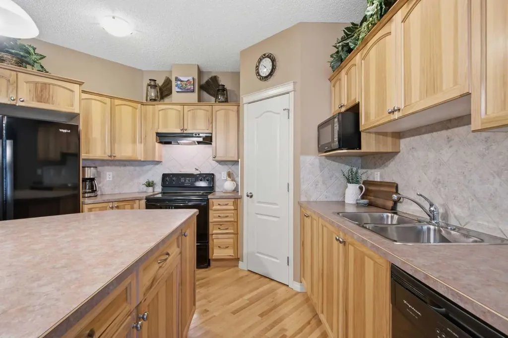 925 Imperial Drive Diamond Valley AB T0L2A0