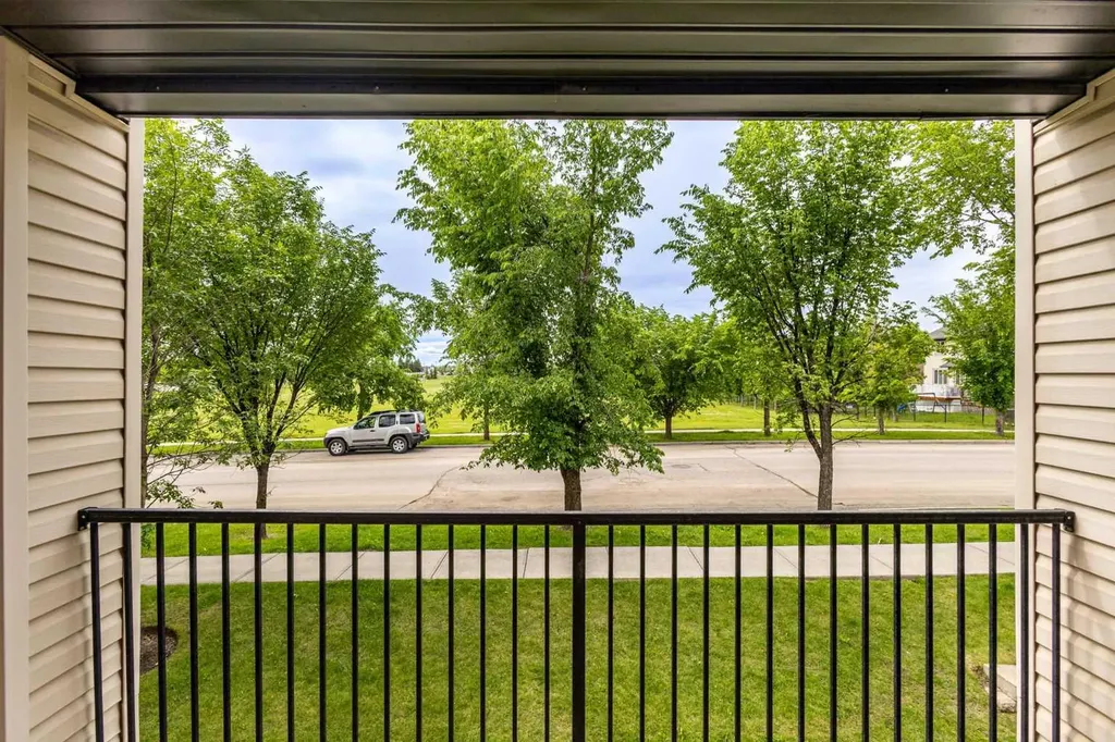 8 Bridlecrest Drive SW Calgary AB T2Y 0H6