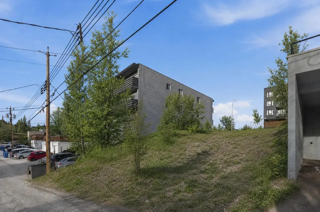 1819 26 Avenue SW Calgary AB T2T 1E2