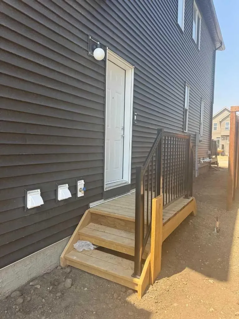 94 Aquila Drive Calgary AB T3R 2C4