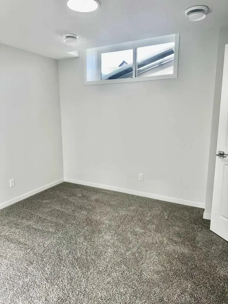 94 Aquila Drive Calgary AB T3R 2C4