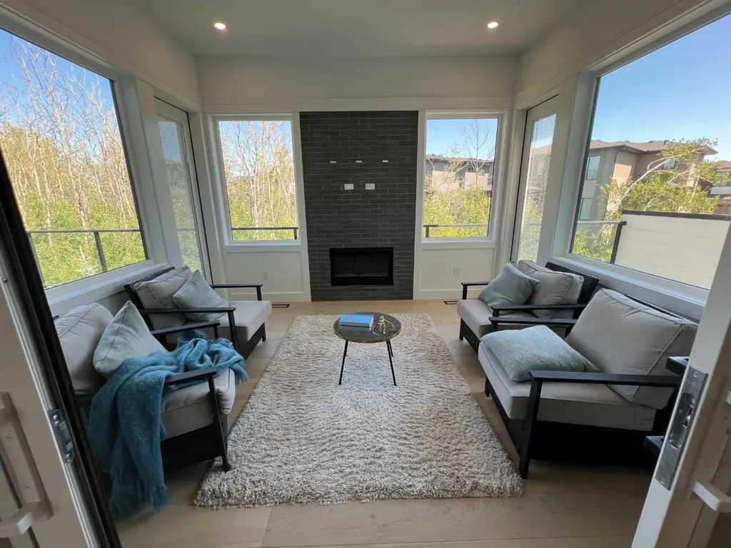 48 Rockcliff Terrace NW Calgary AB T3G 0G6