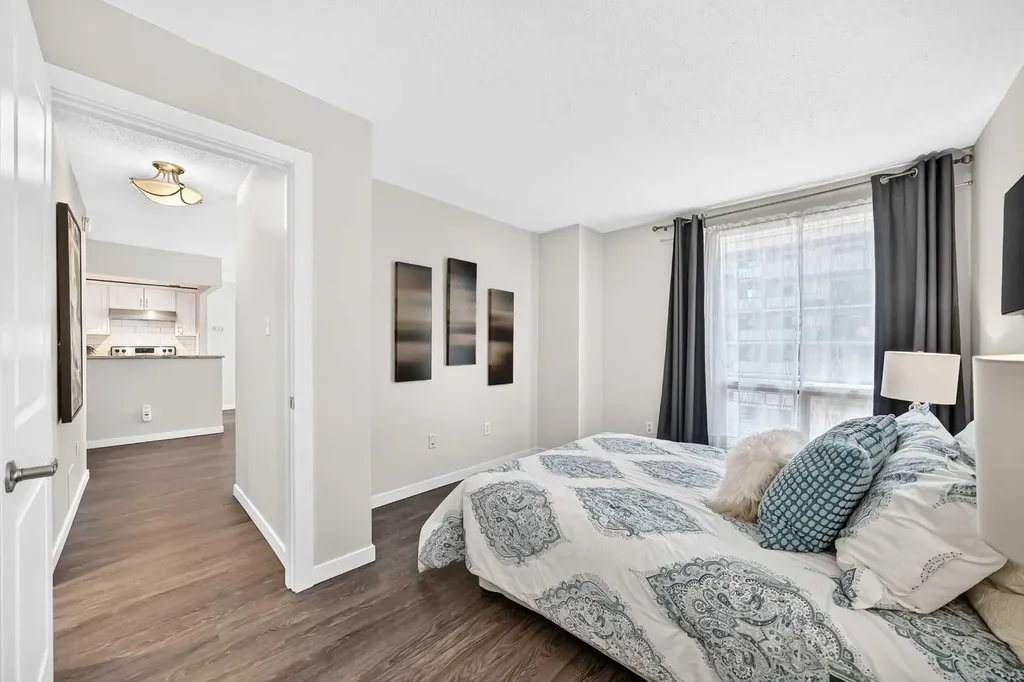1323 15 Avenue SW Calgary AB T3C 0X8
