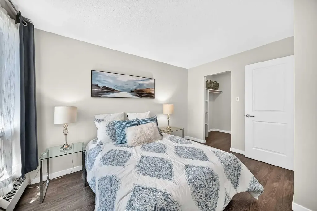 1323 15 Avenue SW Calgary AB T3C 0X8