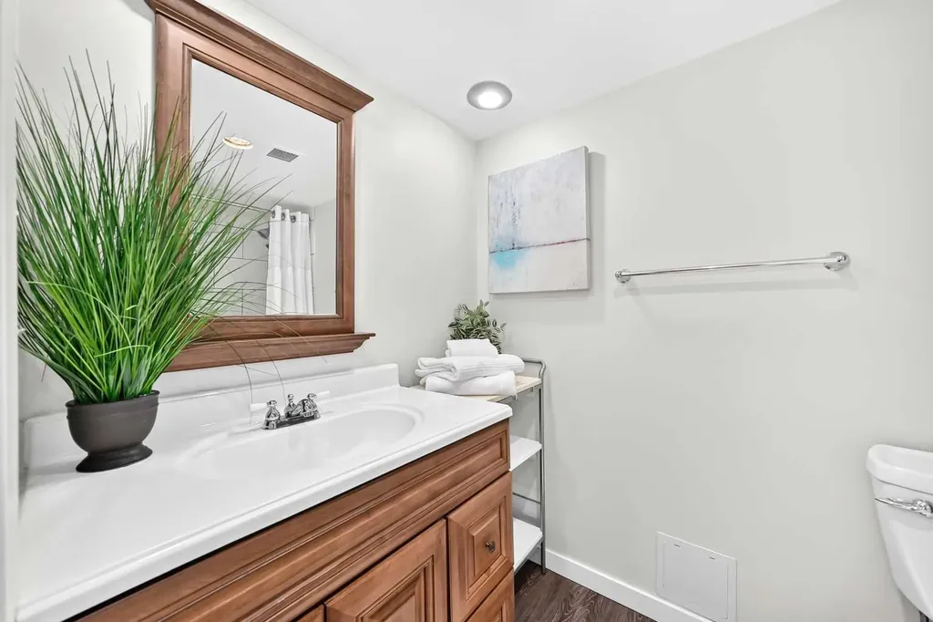 1323 15 Avenue SW Calgary AB T3C 0X8