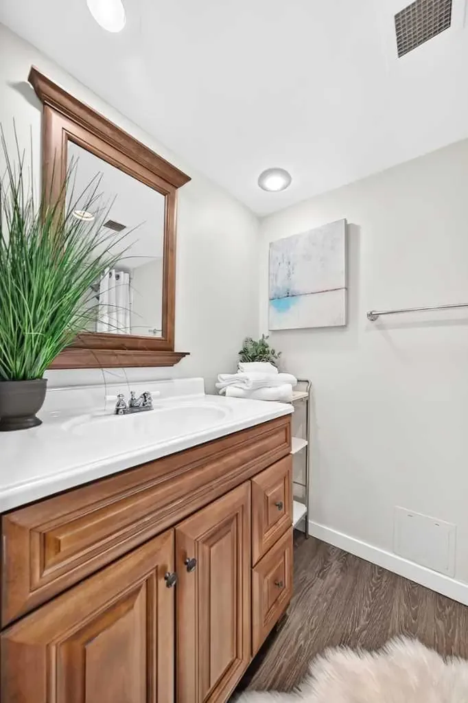 1323 15 Avenue SW Calgary AB T3C 0X8