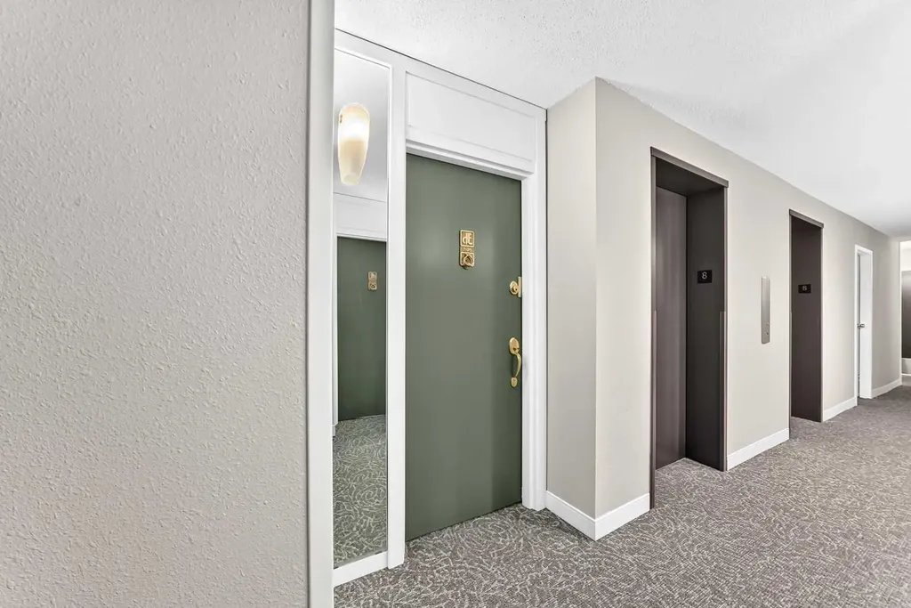 1323 15 Avenue SW Calgary AB T3C 0X8