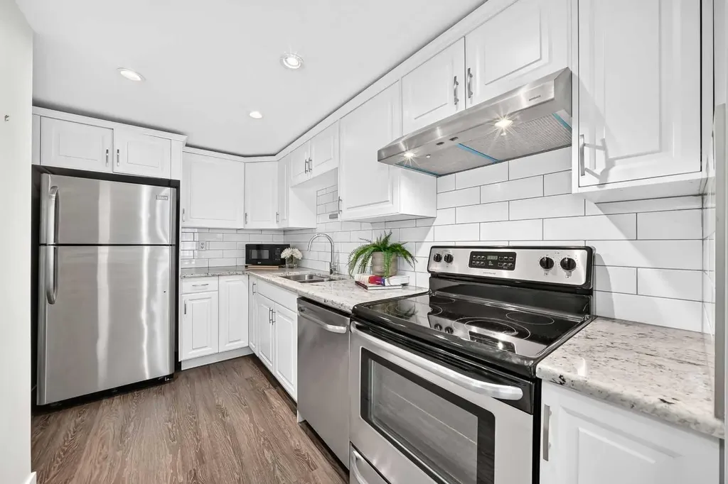 1323 15 Avenue SW Calgary AB T3C 0X8