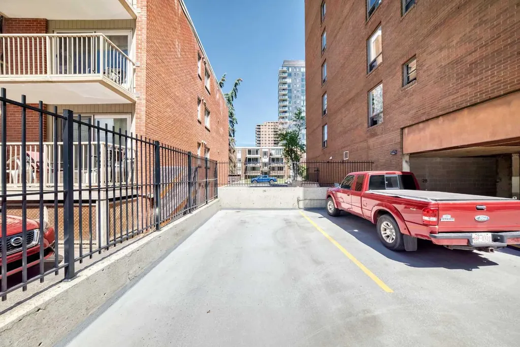 1323 15 Avenue SW Calgary AB T3C 0X8