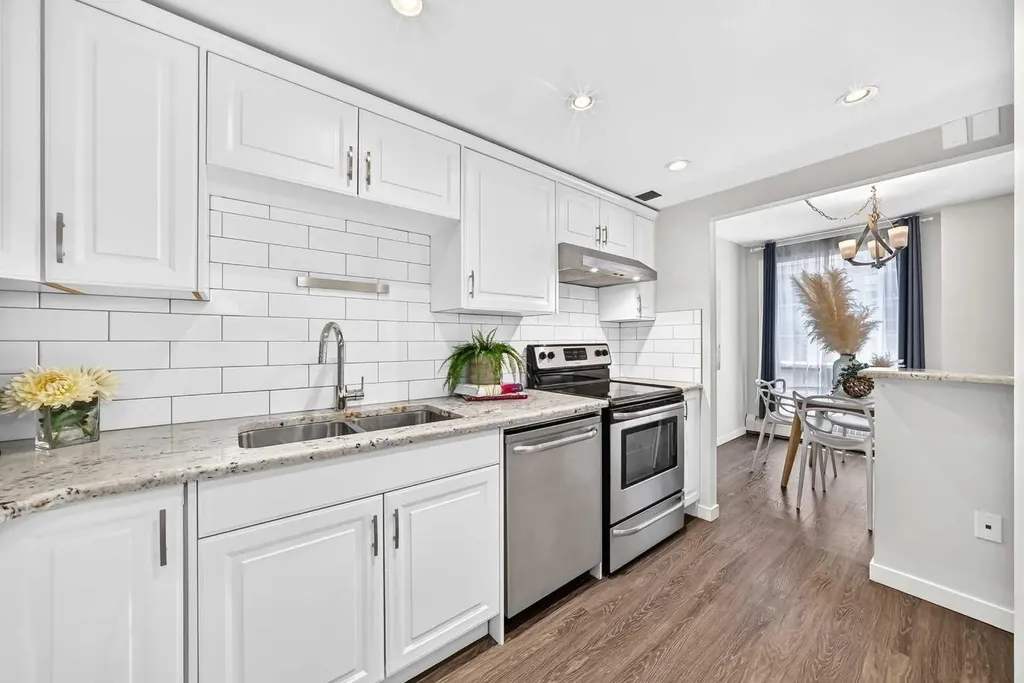 1323 15 Avenue SW Calgary AB T3C 0X8