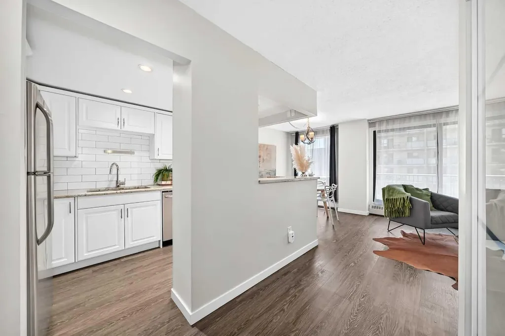 1323 15 Avenue SW Calgary AB T3C 0X8