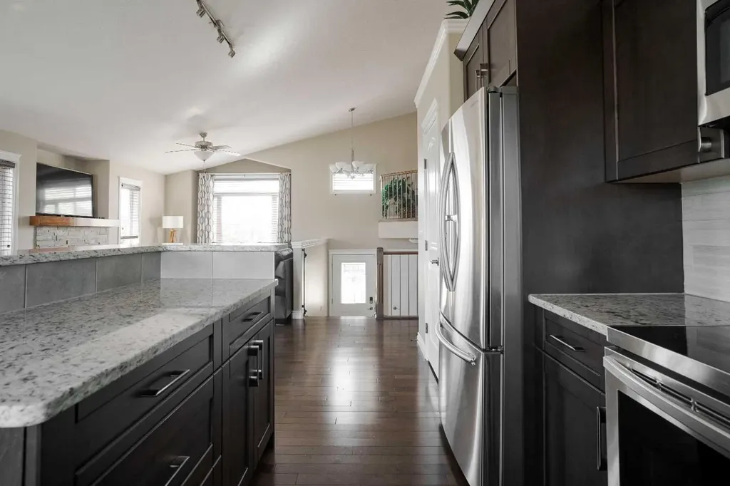 140 Heibert Bay Fort Mcmurray AB T9K 2X2