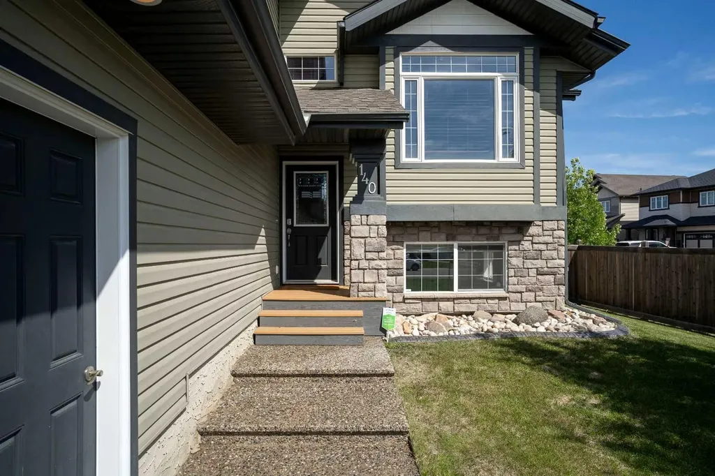 140 Heibert Bay Fort Mcmurray AB T9K 2X2