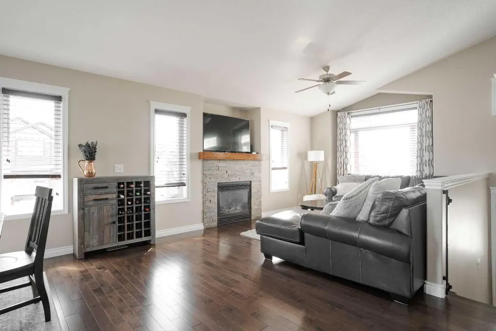 140 Heibert Bay Fort Mcmurray AB T9K 2X2